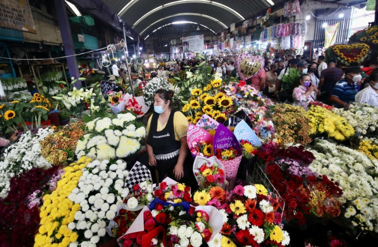Mercado Jamaica vive intensa jornada por compras del Día de las Madres