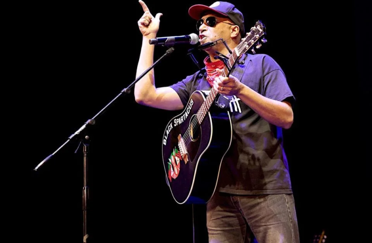 Tom Morello estalla contra Trump y defiende a migrantes en Nueva York