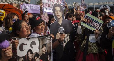 Armys convierten exteriores del Estadio GNP en una fiesta durante conciertos de BTS