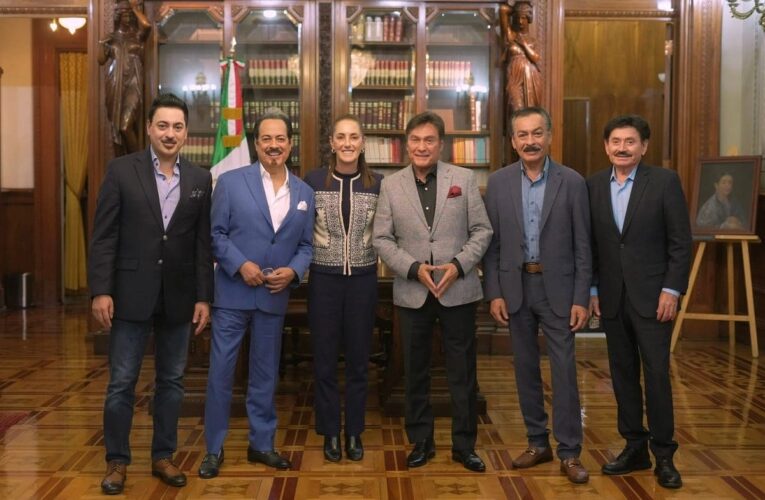 Claudia Sheinbaum y Los Tigres del Norte se encuentran previo al Grito